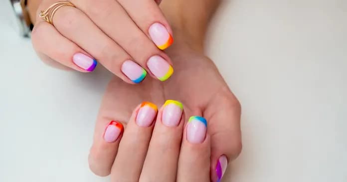 Manicure francuski jest modny: trendy, które musisz znać