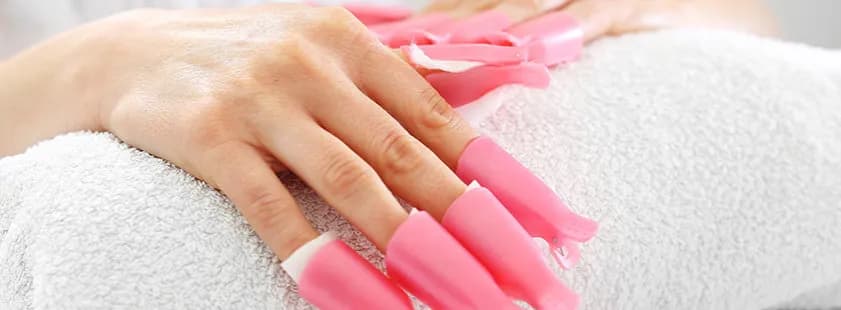 Jak zmyć manicure hybrydowy w domu bez uszkadzania paznokci