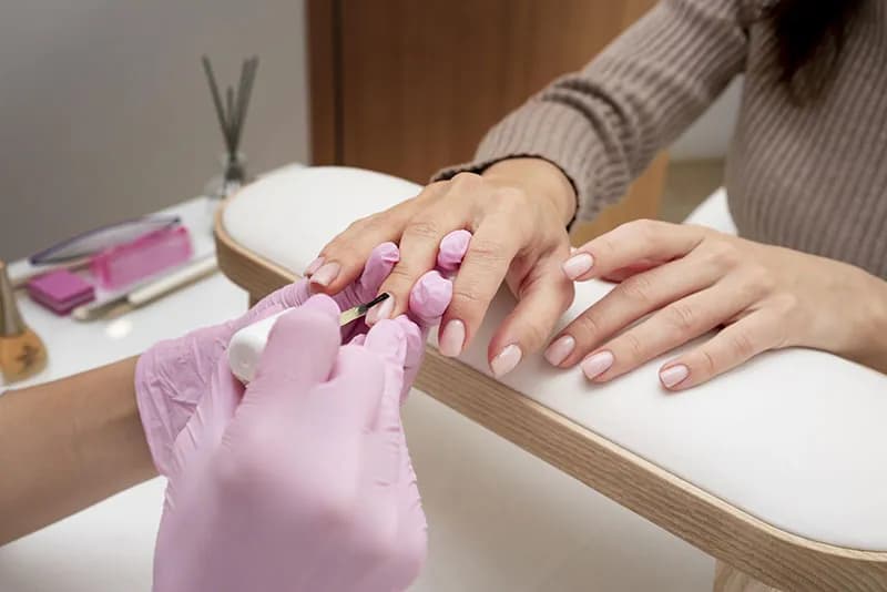 Na czym polega manicure? Odkryj sekrety pięknych paznokci