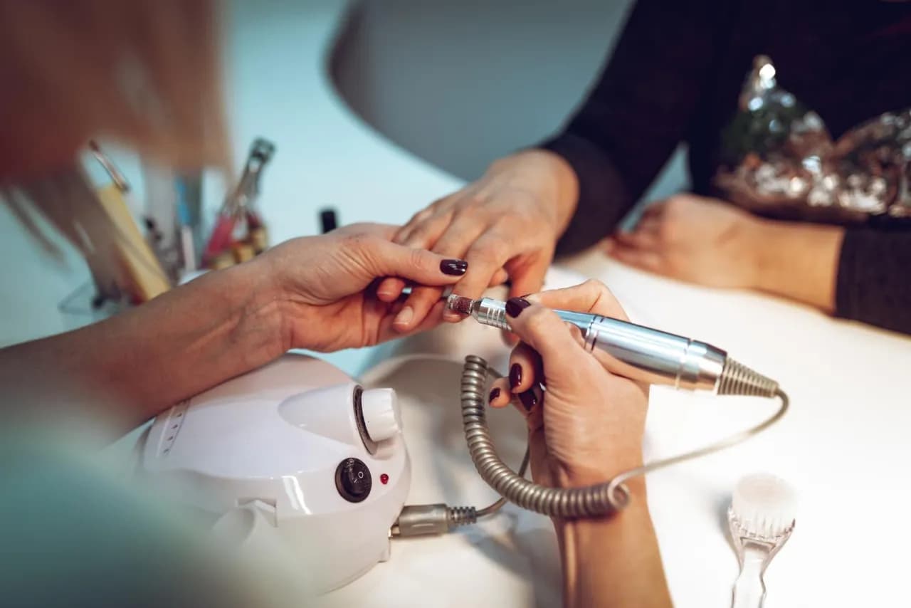 Jak używać frezarki do manicure: unikaj najczęstszych błędów