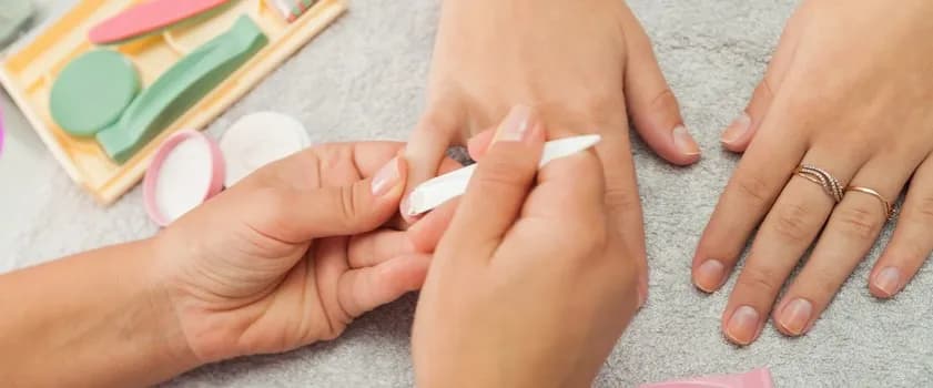 Czy po manicure japońskim można malować paznokcie bez obaw?