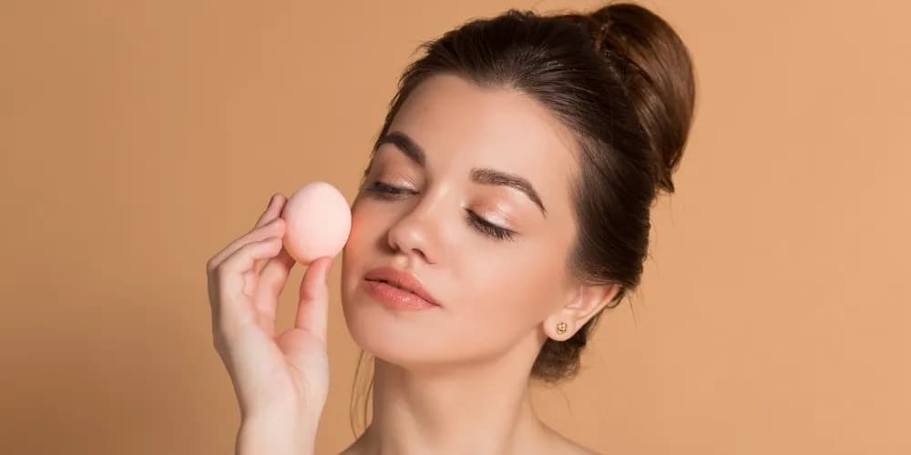 Jak skutecznie myć gąbki do makijażu i uniknąć bakterii