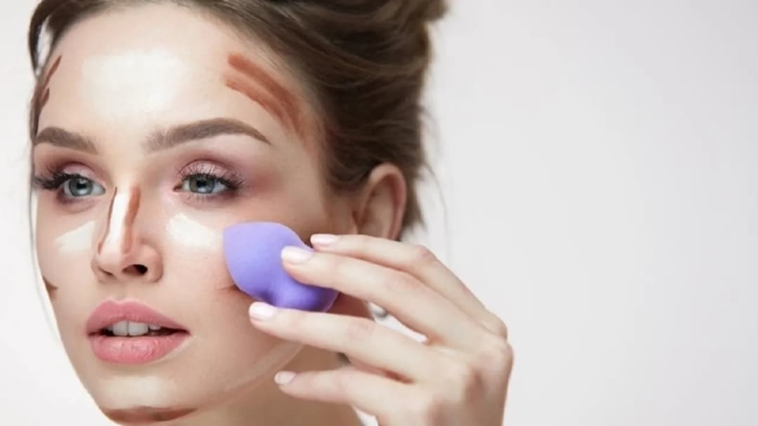 Jak prawidłowo używać gąbki do makijażu, by uniknąć błędów