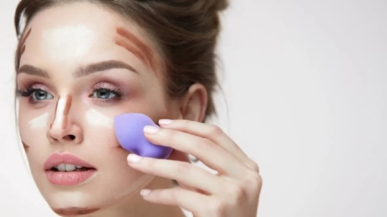 Jak prawidłowo używać gąbki do makijażu, by uniknąć błędów