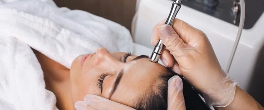 Mikrodermabrazja diamentowa dla kogo? Sprawdź, czy to dla Ciebie!